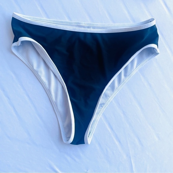 Black and White Bikini Set Women Swimsuit - Size M - Picture 5 of 6